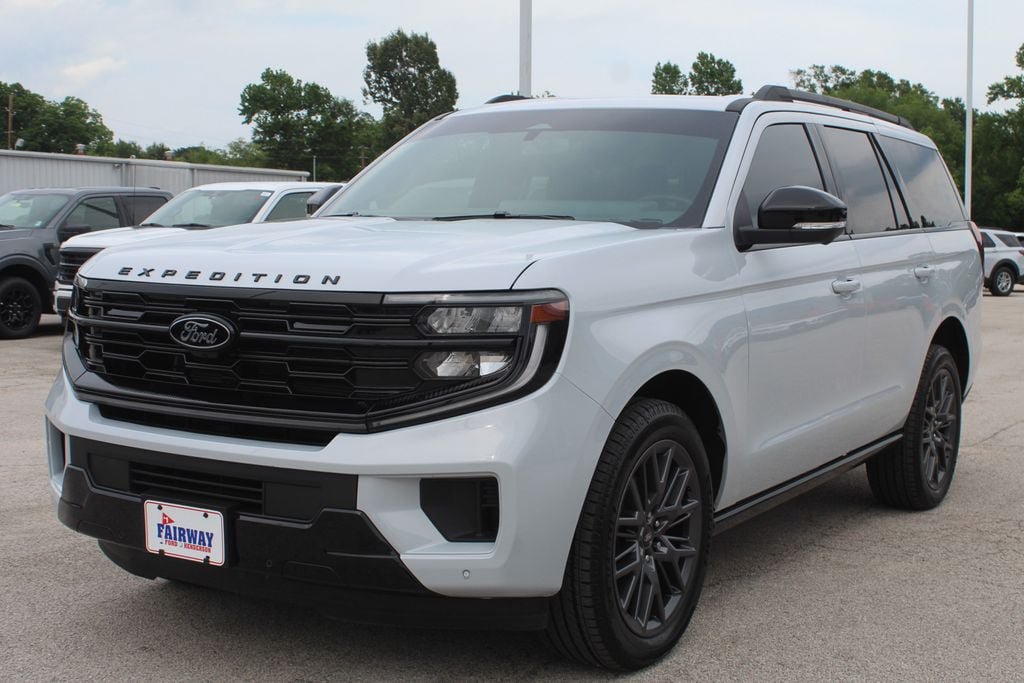 New 2025 Ford Expedition Platinum w/ Stealth Performance Package AWD/4WD image 2