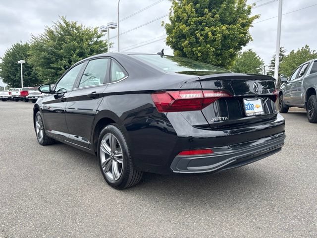 Used 2024 Volkswagen Jetta SE FWD image 3