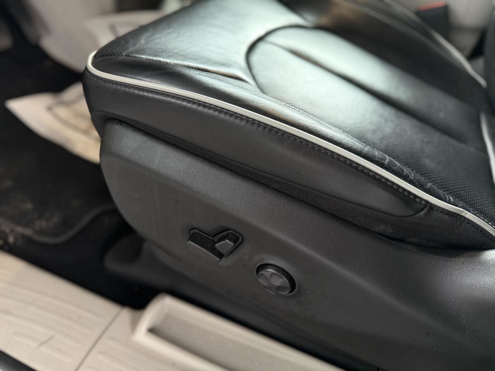 Used 2024 Chrysler Pacifica Limited image 16