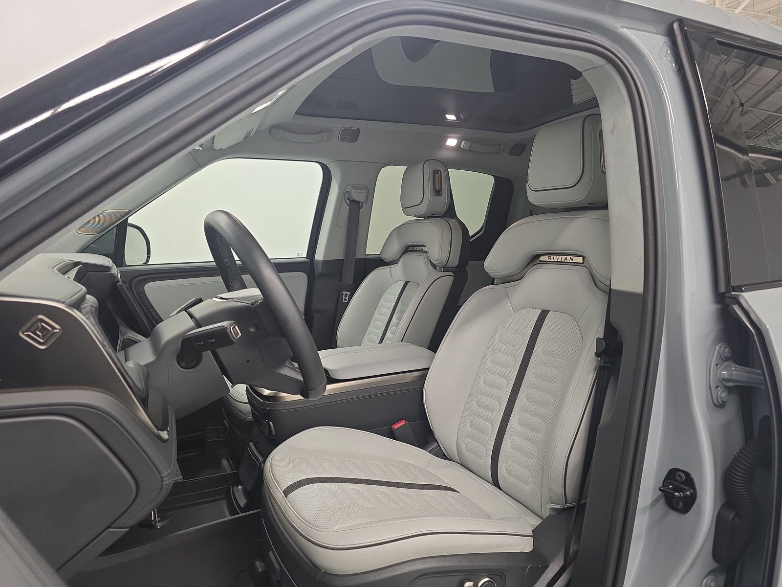Used 2024 Rivian R1T Adventure Dual AWD/4WD image 20