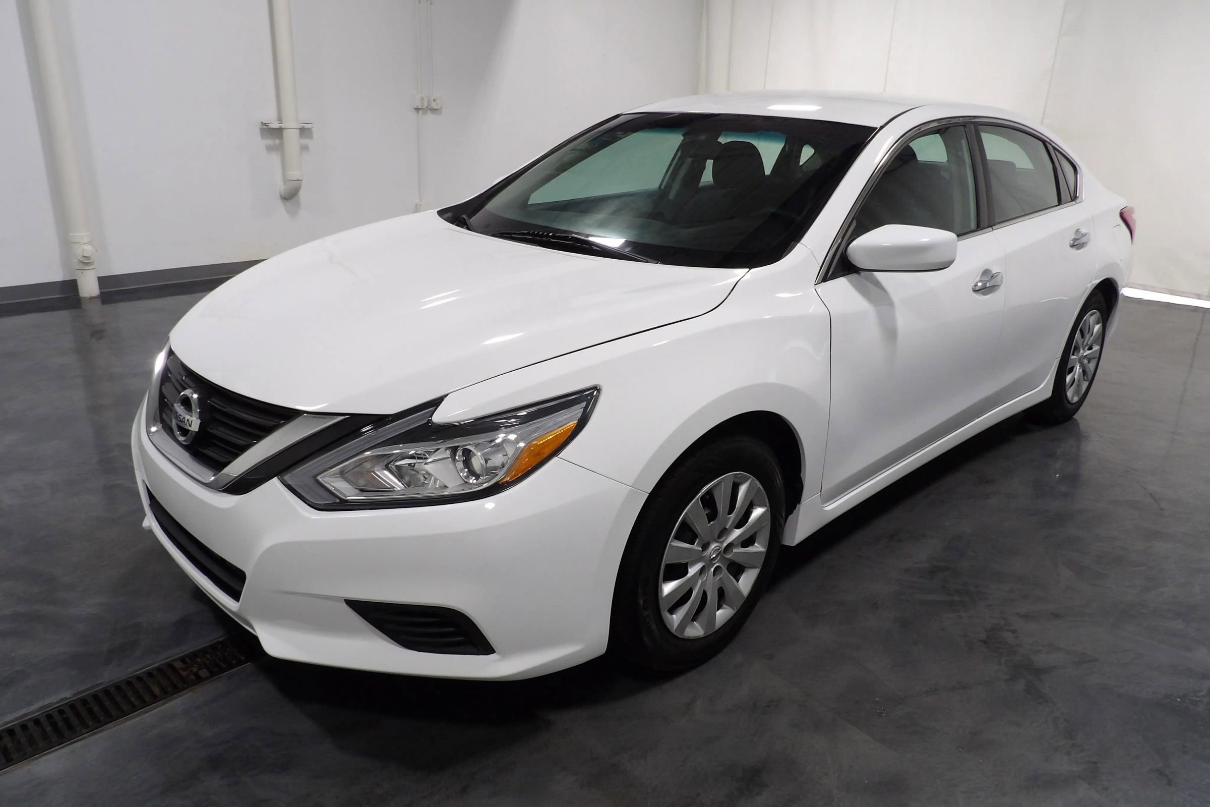 Used 2017 Nissan Altima 2.5 S w/ Power Driver Seat Package image 3