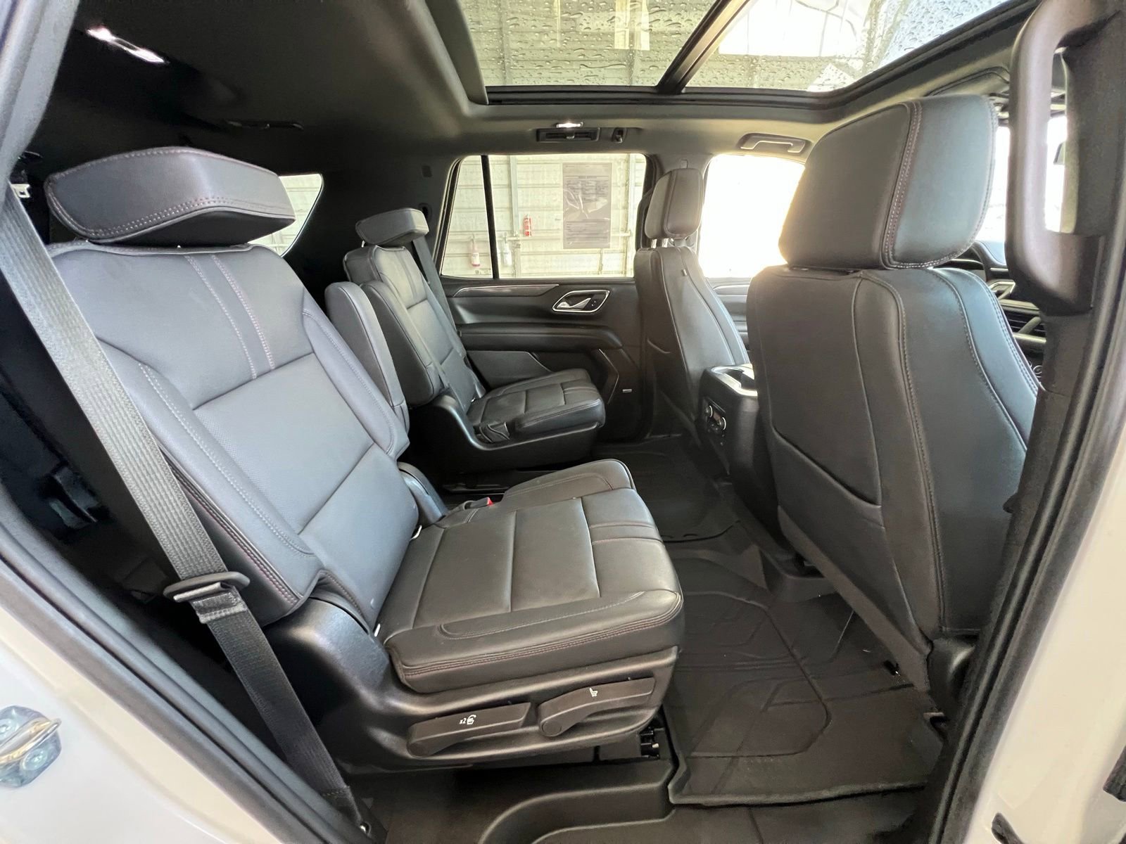 Used 2022 Chevrolet Tahoe RST w/ Luxury Package AWD/4WD image 19