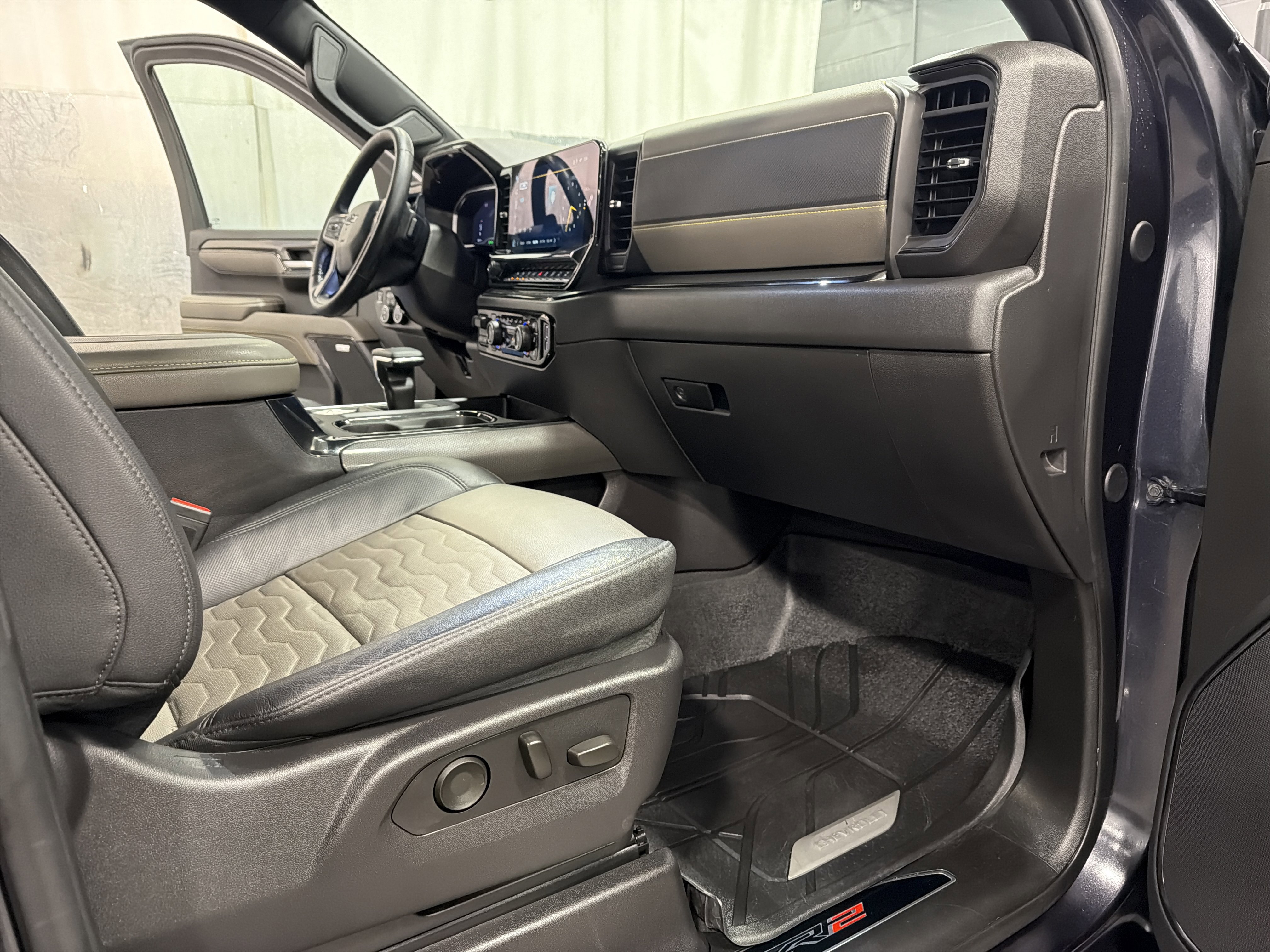 Used 2024 Chevrolet Silverado 1500 ZR2 image 10