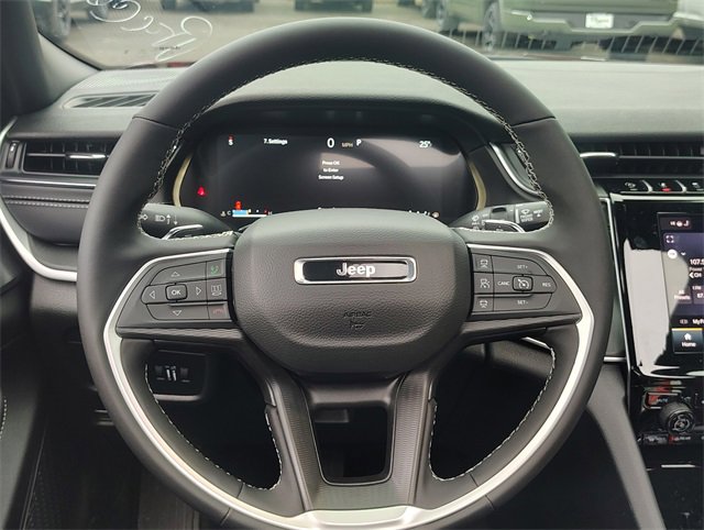 New 2025 Jeep Grand Cherokee Altitude image 16