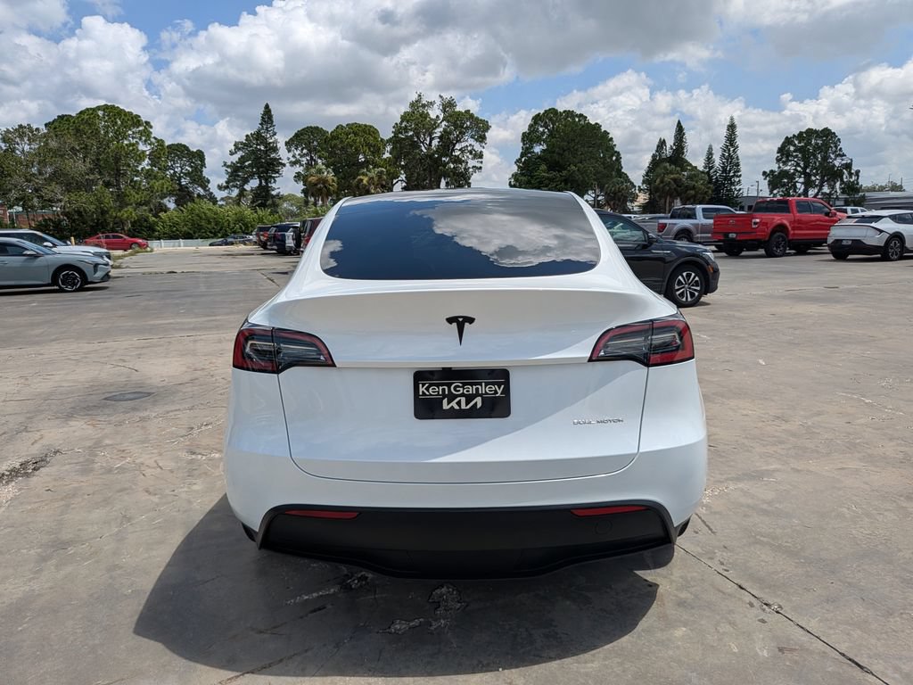 Used 2024 Tesla Model Y Long Range AWD/4WD image 7