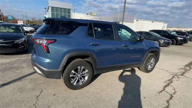 Used 2025 Chevrolet Equinox LT image 2