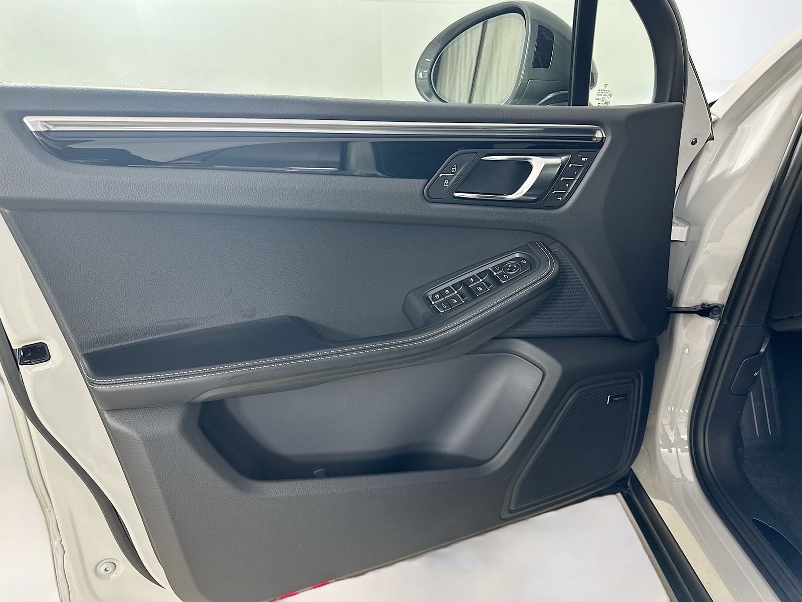 New 2026 Porsche Macan Turbo AWD/4WD image 16