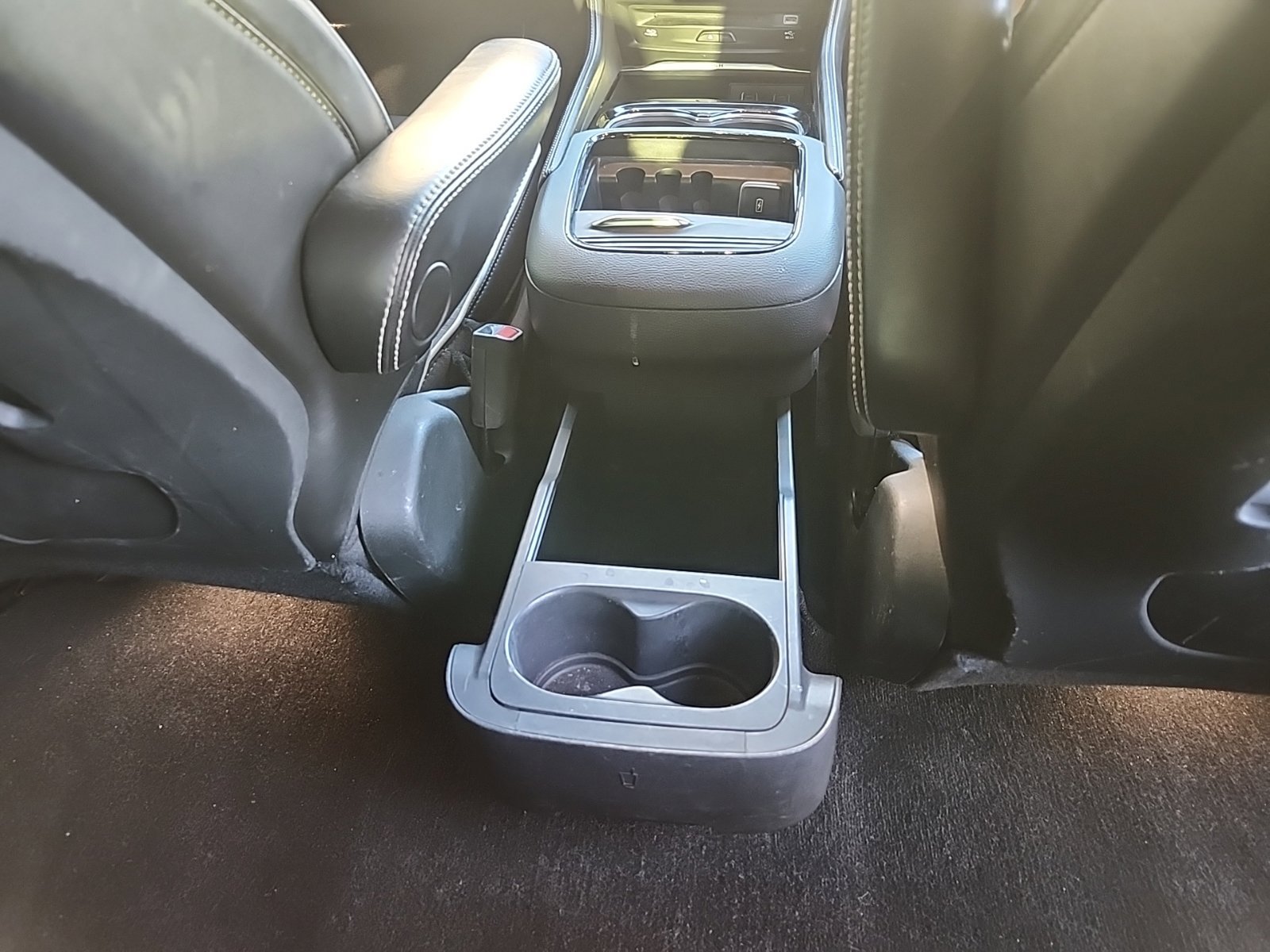 Used 2021 Chrysler Pacifica Limited w/ Uconnect Theater Family Group FWD image 24