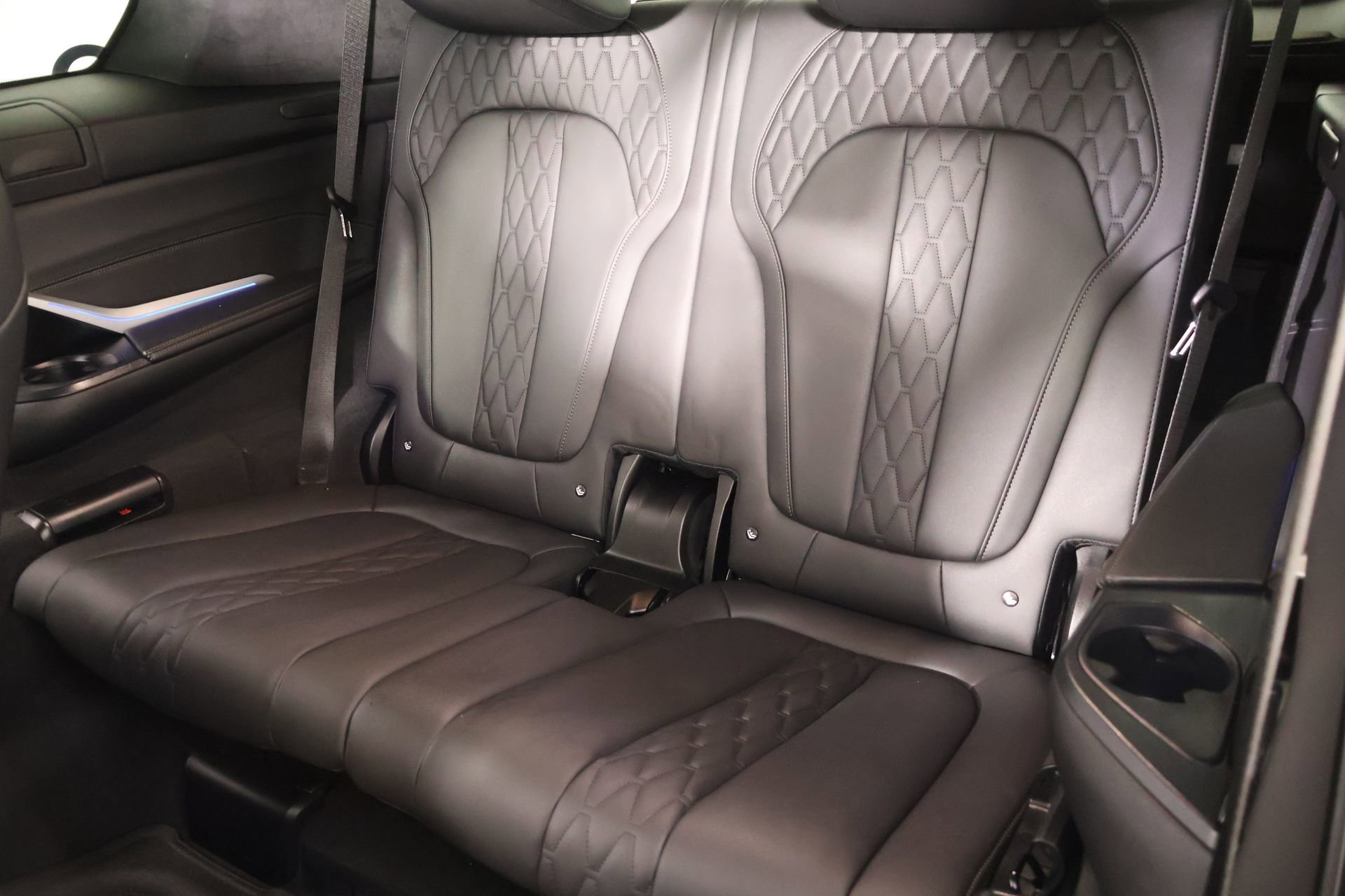 Used 2022 BMW X7 xDrive40i w/ M Sport Package AWD/4WD image 14
