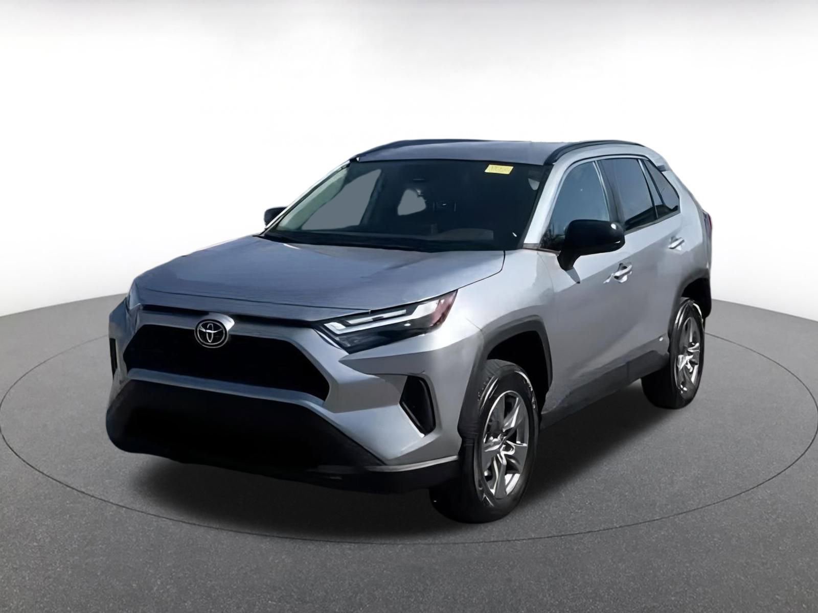Used 2025 Toyota RAV4 LE image 7