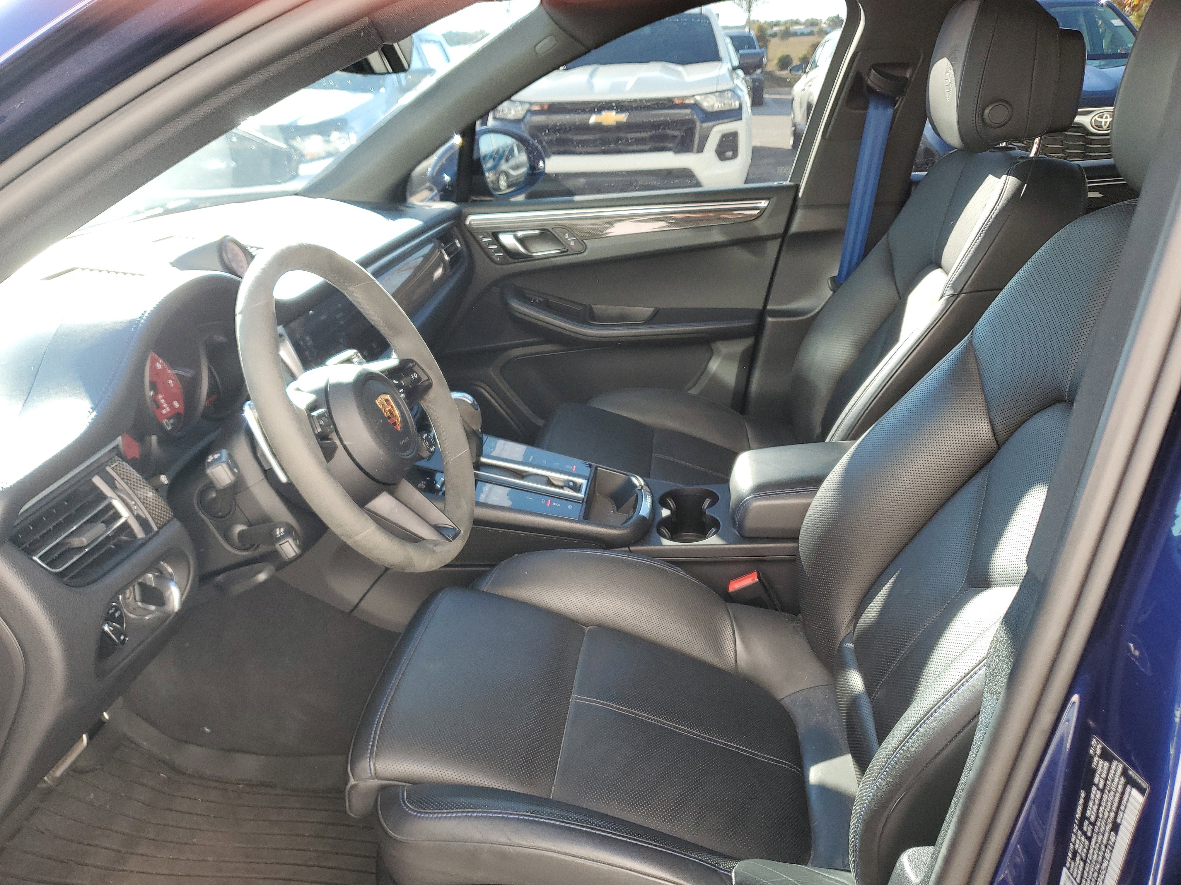 Used 2022 Porsche Macan S image 25