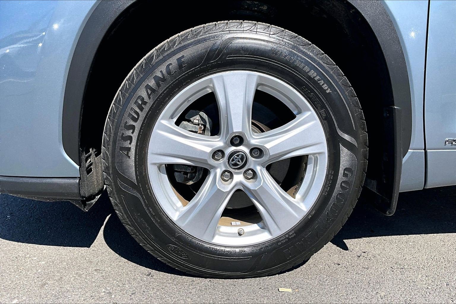 Used 2021 Toyota Highlander LE AWD/4WD image 9