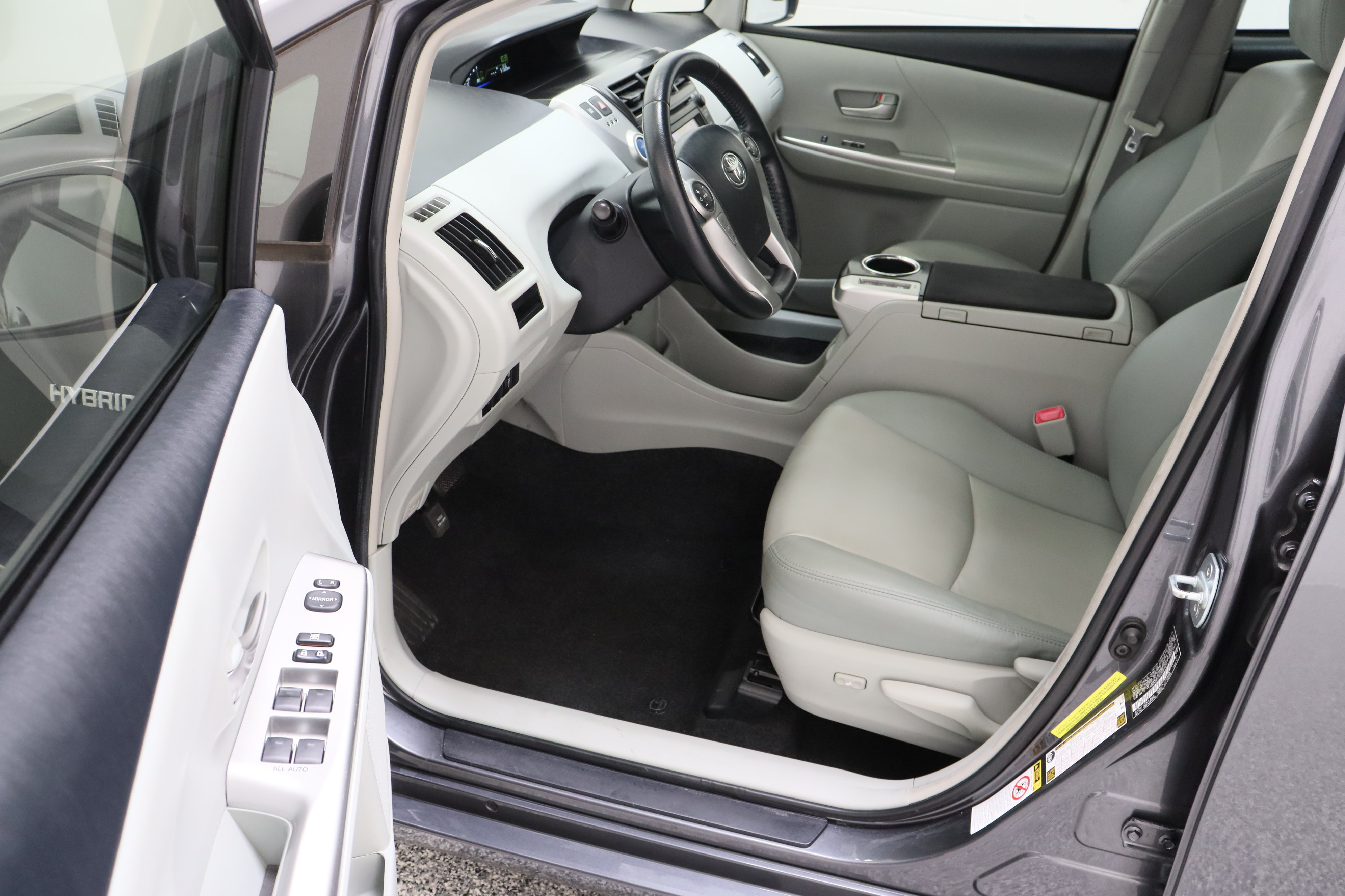 Used 2013 Toyota Prius V Five FWD image 14