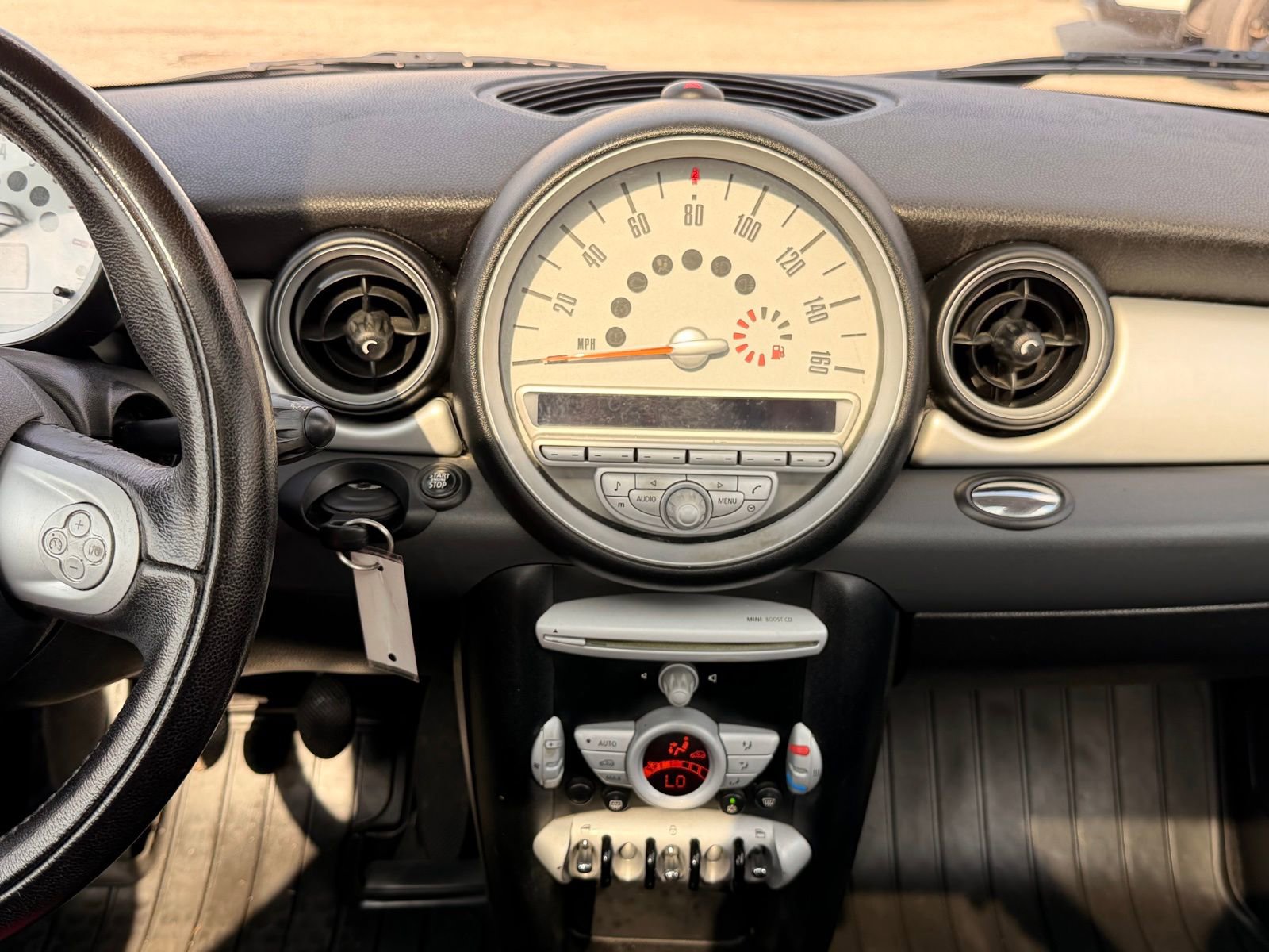 Used 2010 MINI Cooper Hardtop image 22