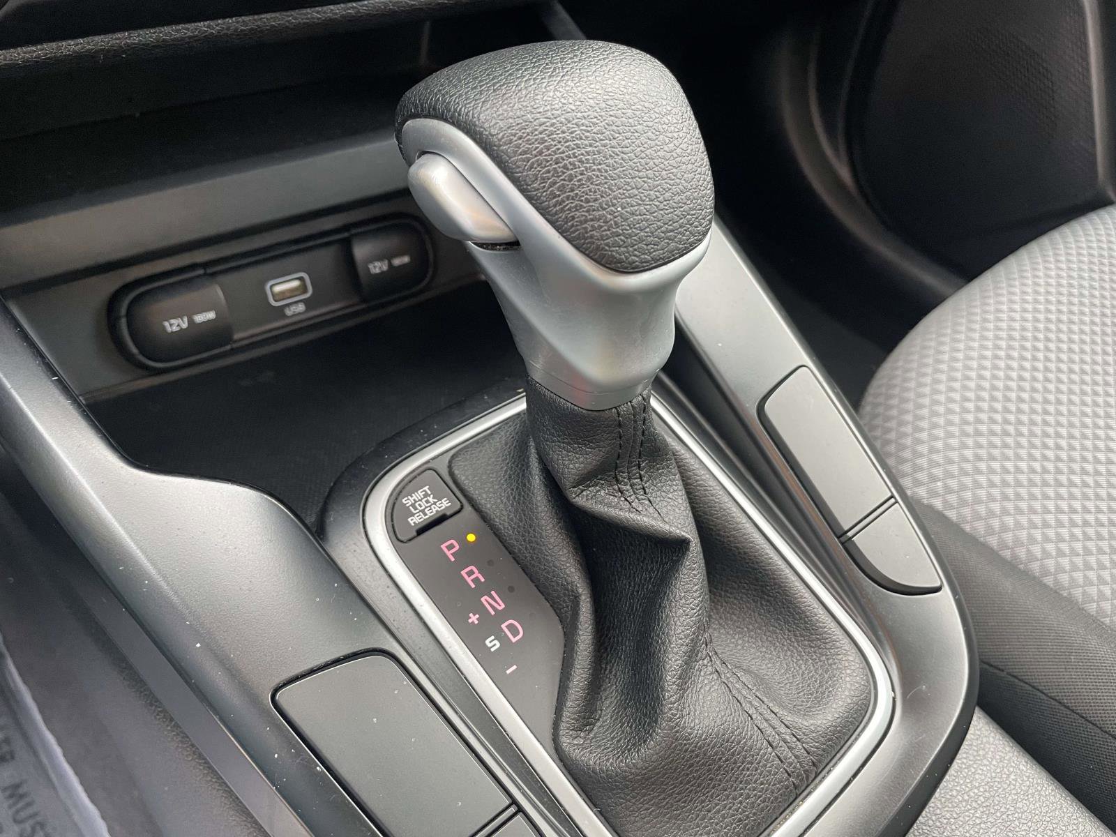 Used 2022 Kia Soul LX image 16