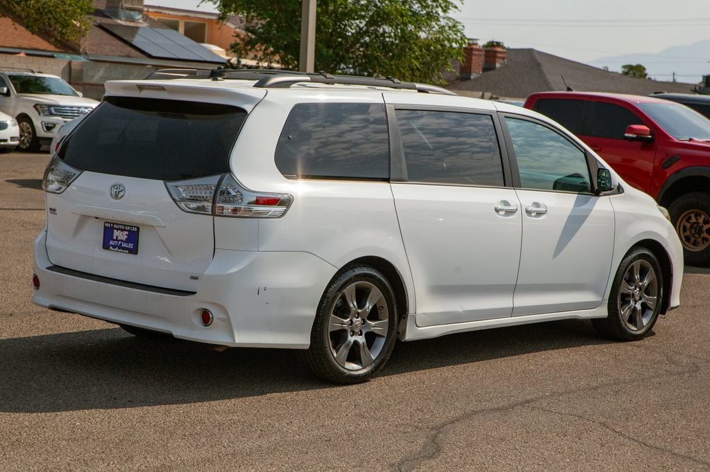 Used 2015 Toyota Sienna SE w/ SE Preferred Package FWD image 5