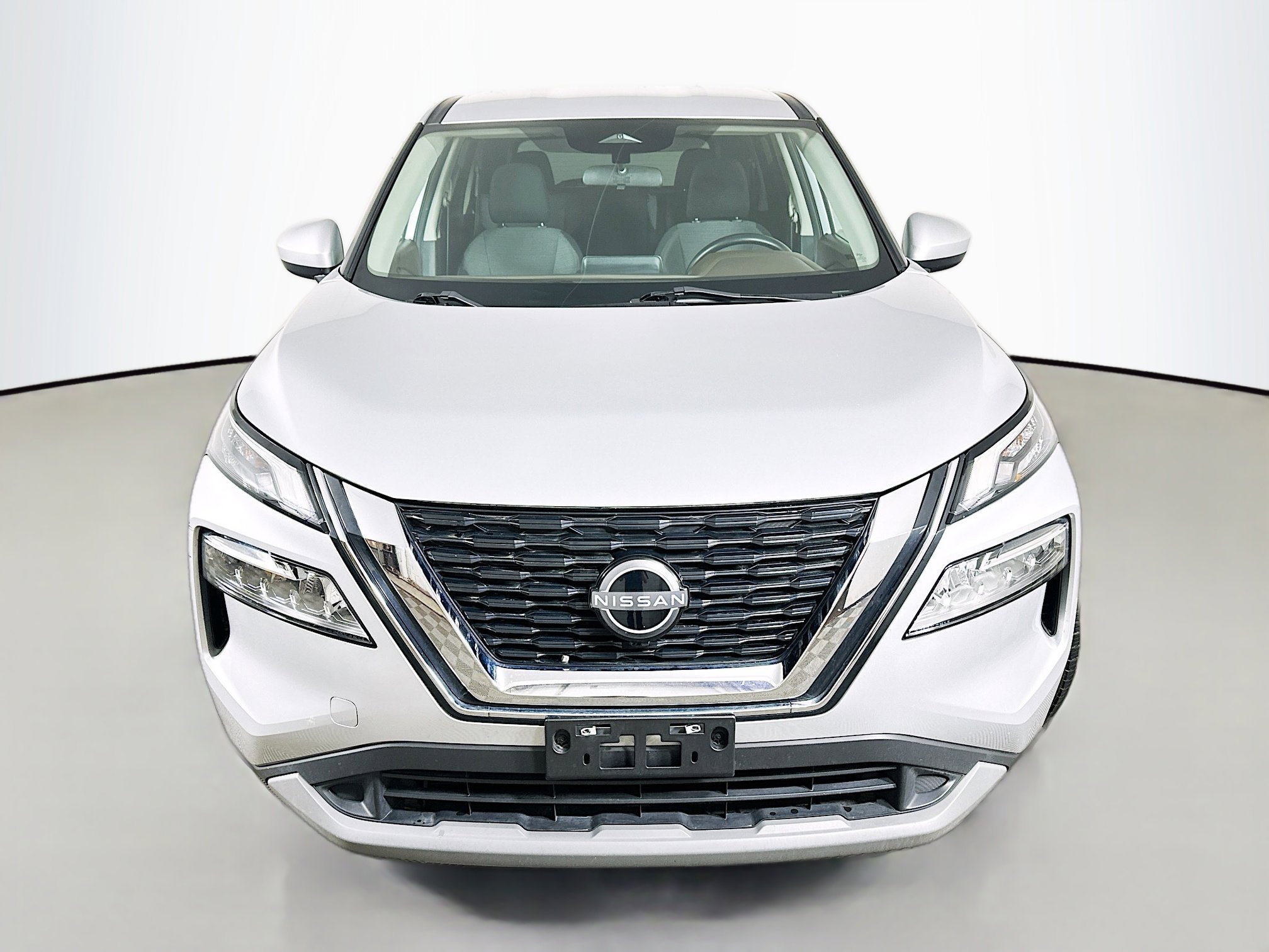 Used 2023 Nissan Rogue SV image 2