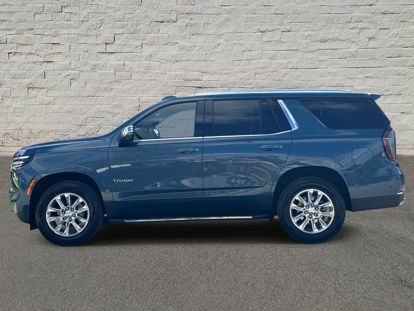 Used 2025 Chevrolet Tahoe Premier RWD image 2