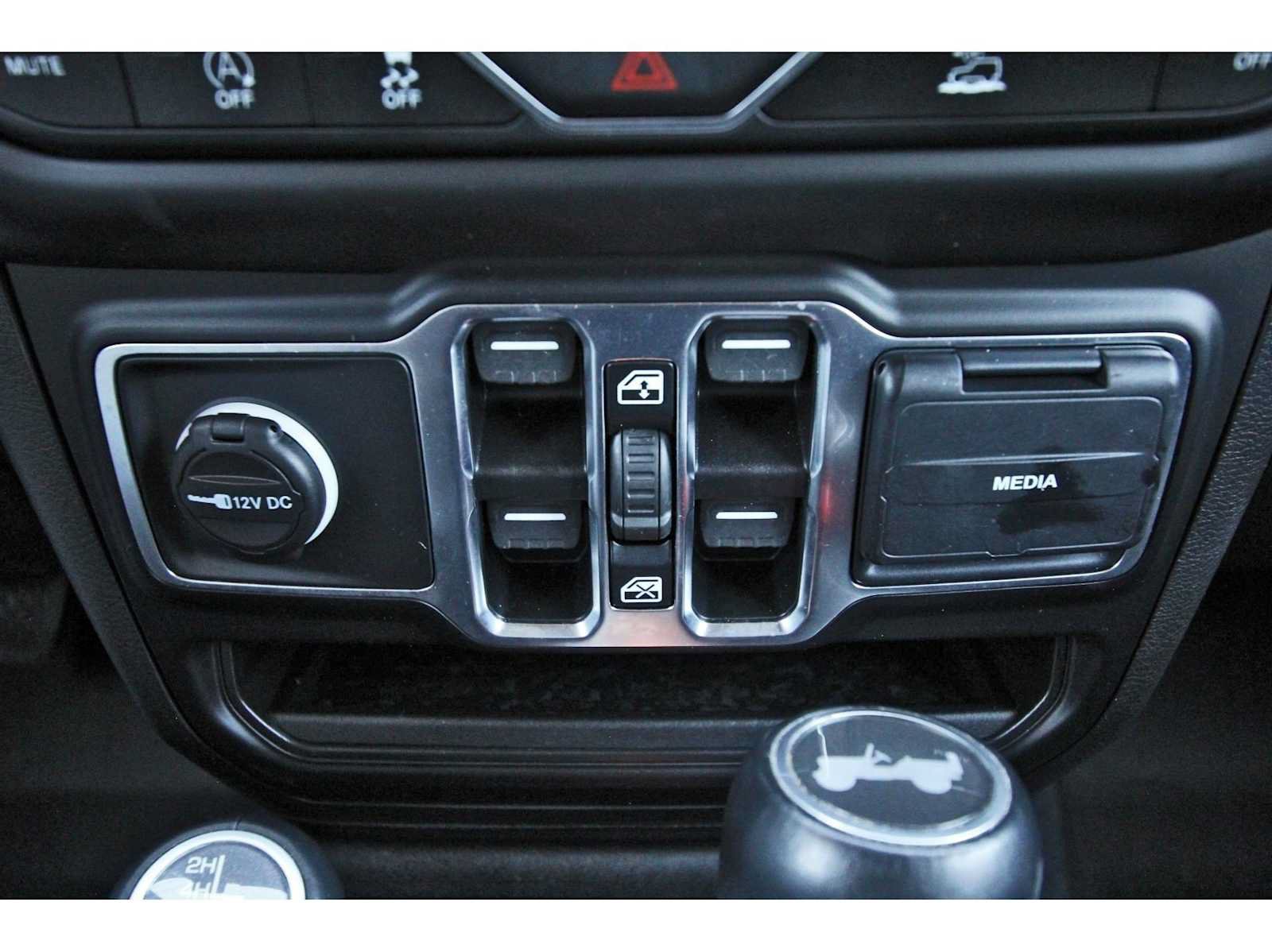 Used 2023 Jeep Wrangler Unlimited Sahara w/ LED Lighting Group AWD/4WD image 19