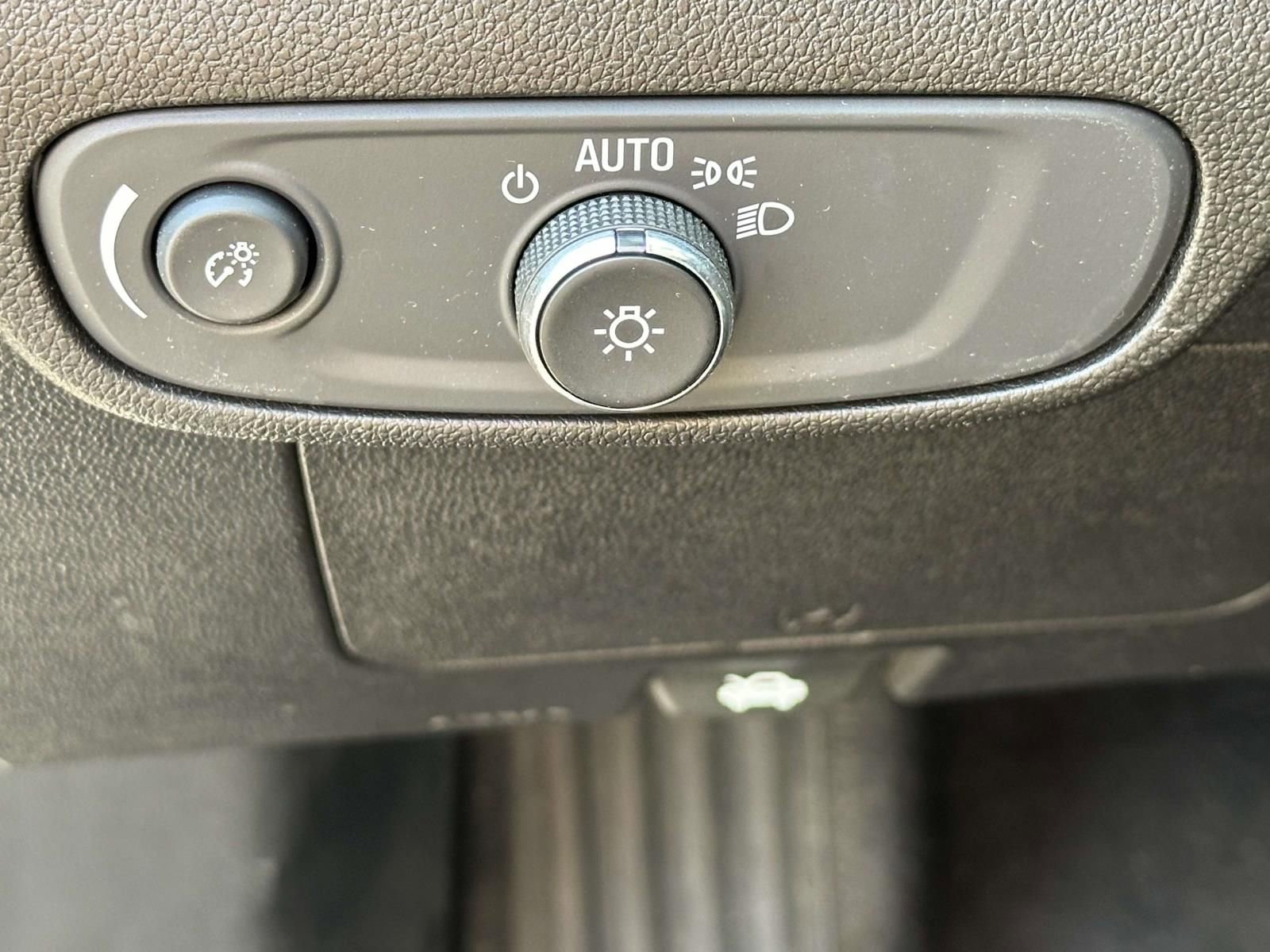 Used 2023 Chevrolet Bolt EUV LT w/ Driver Confidence Package FWD image 9