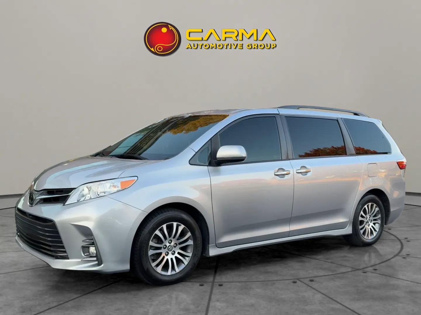 Used 2018 Toyota Sienna XLE image 2