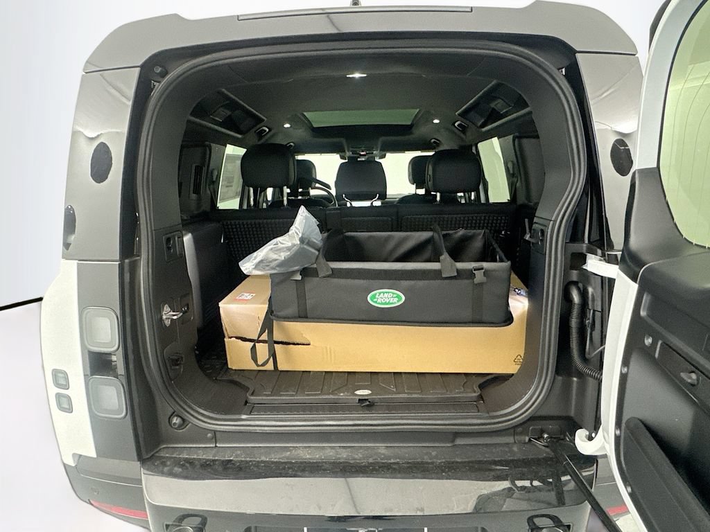 New 2026 Land Rover Defender 110 V8 AWD/4WD image 25