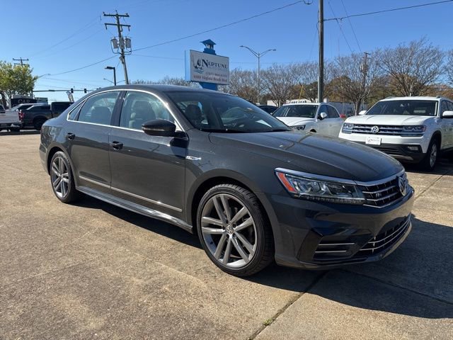 Used 2017 Volkswagen Passat 1.8T R-Line w/ R-Line Lighting Package image 2