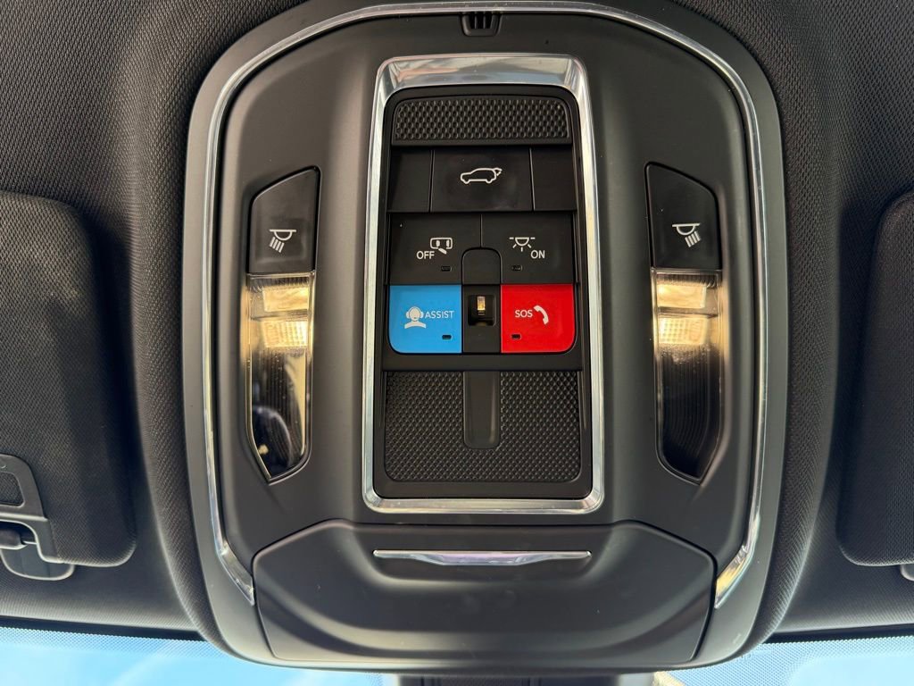 Used 2023 Jeep Grand Cherokee Trailhawk w/ Luxury Tech Group III image 32