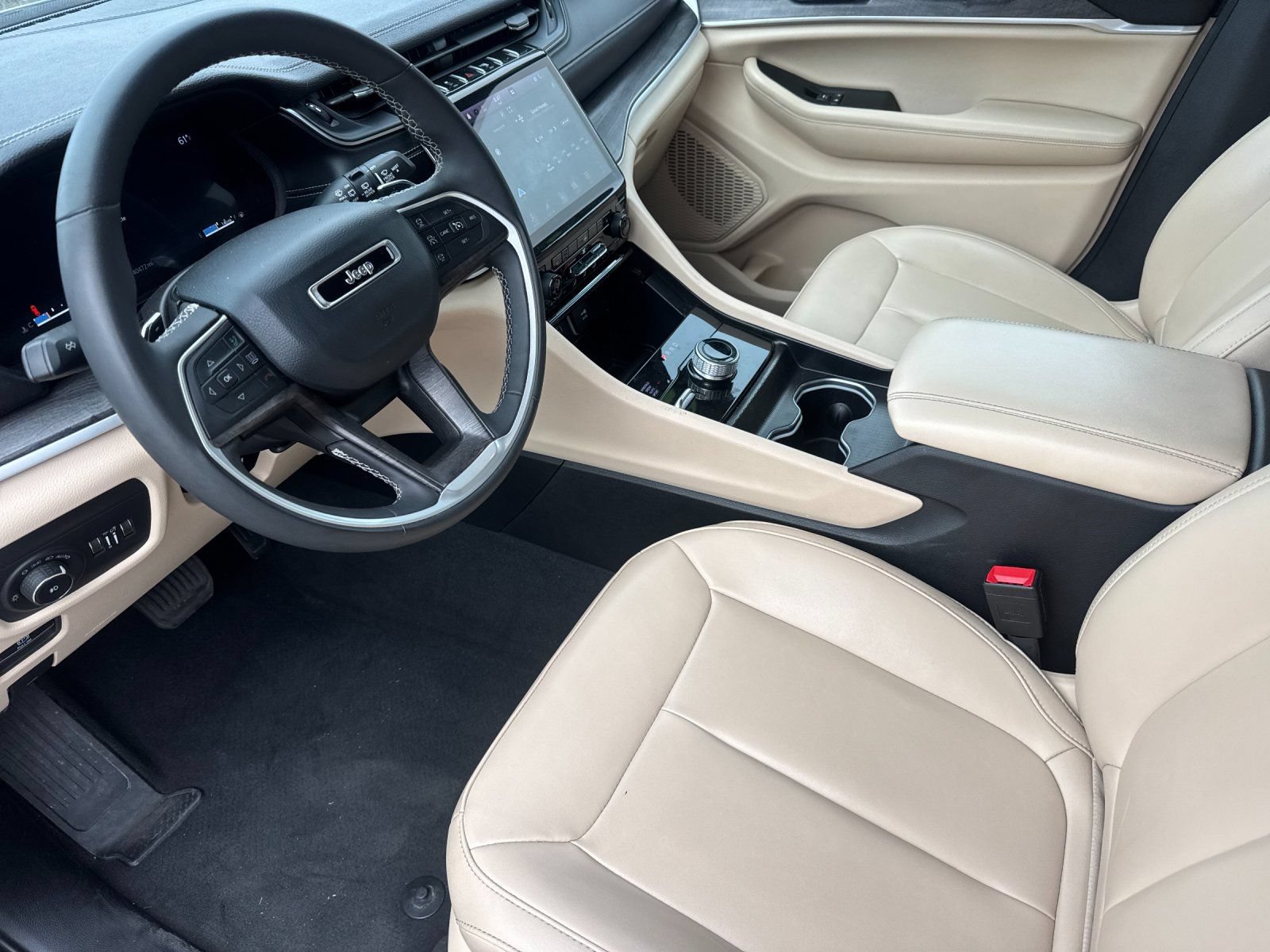 Used 2024 Jeep Grand Cherokee Limited AWD/4WD image 10