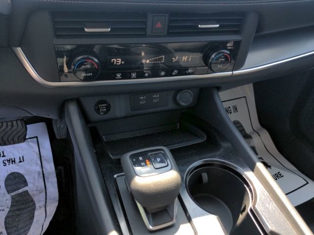 Used 2024 Nissan Rogue SV image 14