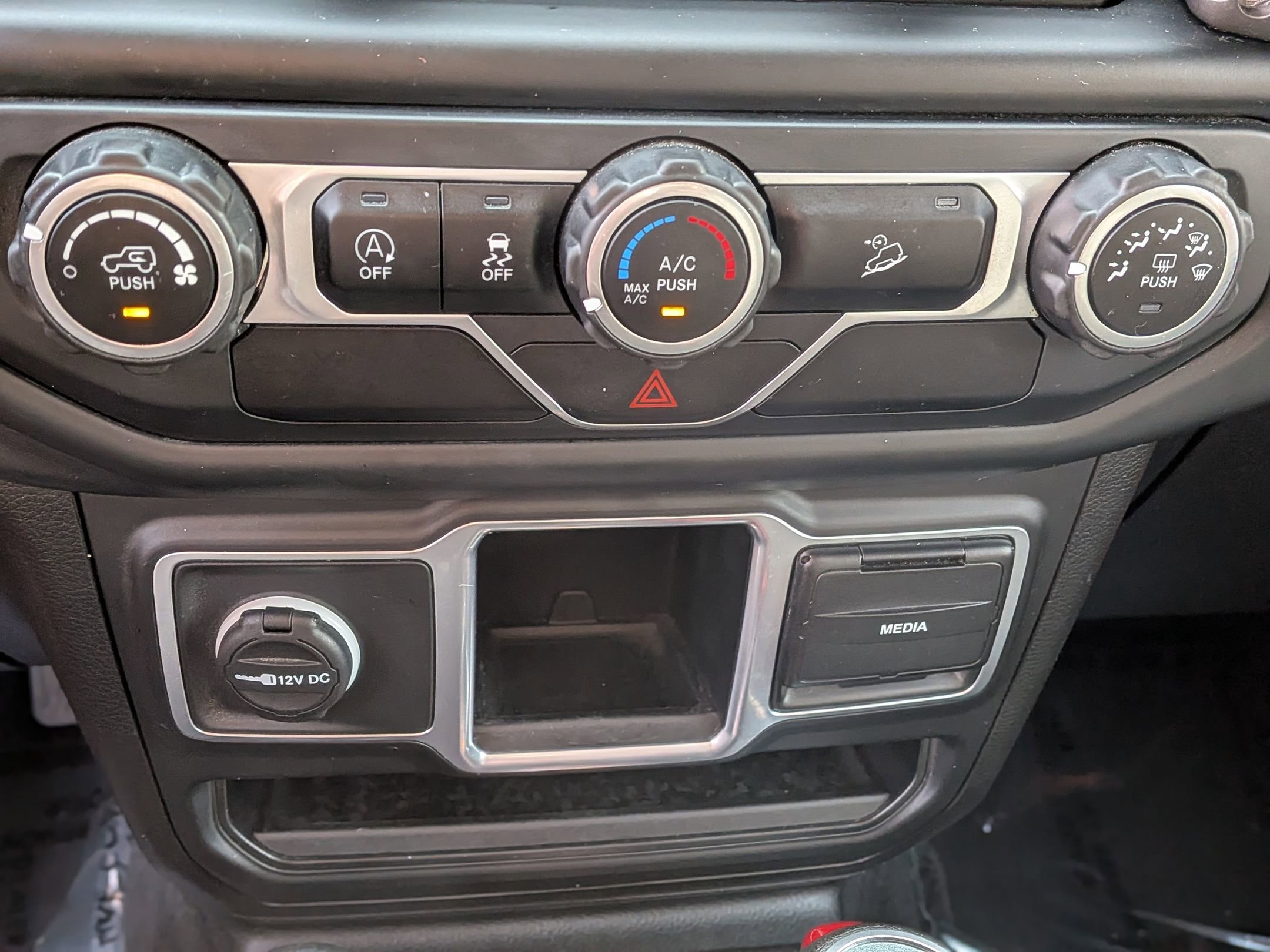 Used 2018 Jeep Wrangler Unlimited Sport image 29