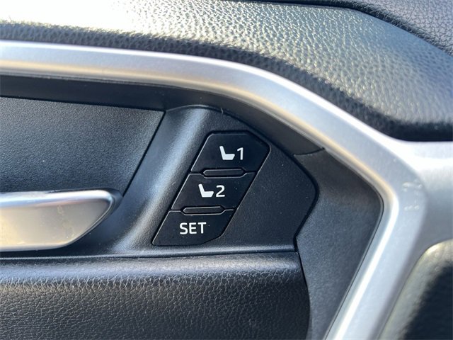 Used 2021 Toyota RAV4 XLE Premium image 29