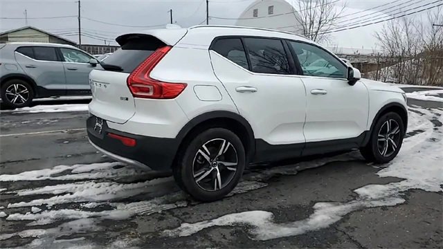 Used 2025 Volvo XC40 B5 Core image 8