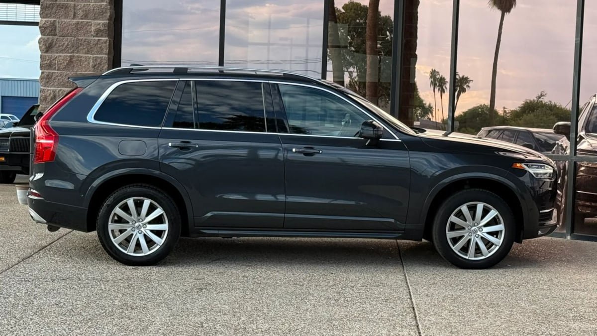 Used 2017 Volvo XC90 T6 Momentum w/ Vision Package AWD/4WD image 14