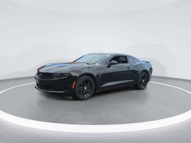 Used 2023 Chevrolet Camaro LT RWD image 4