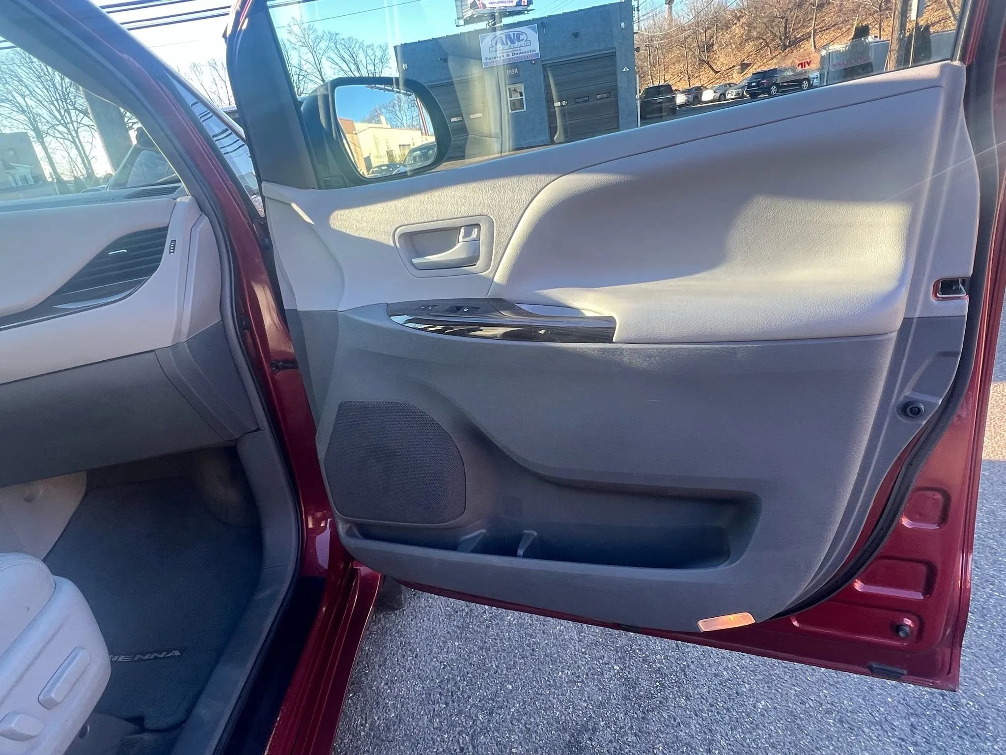 Used 2016 Toyota Sienna XLE w/ XLE Navigation Package AWD/4WD image 31