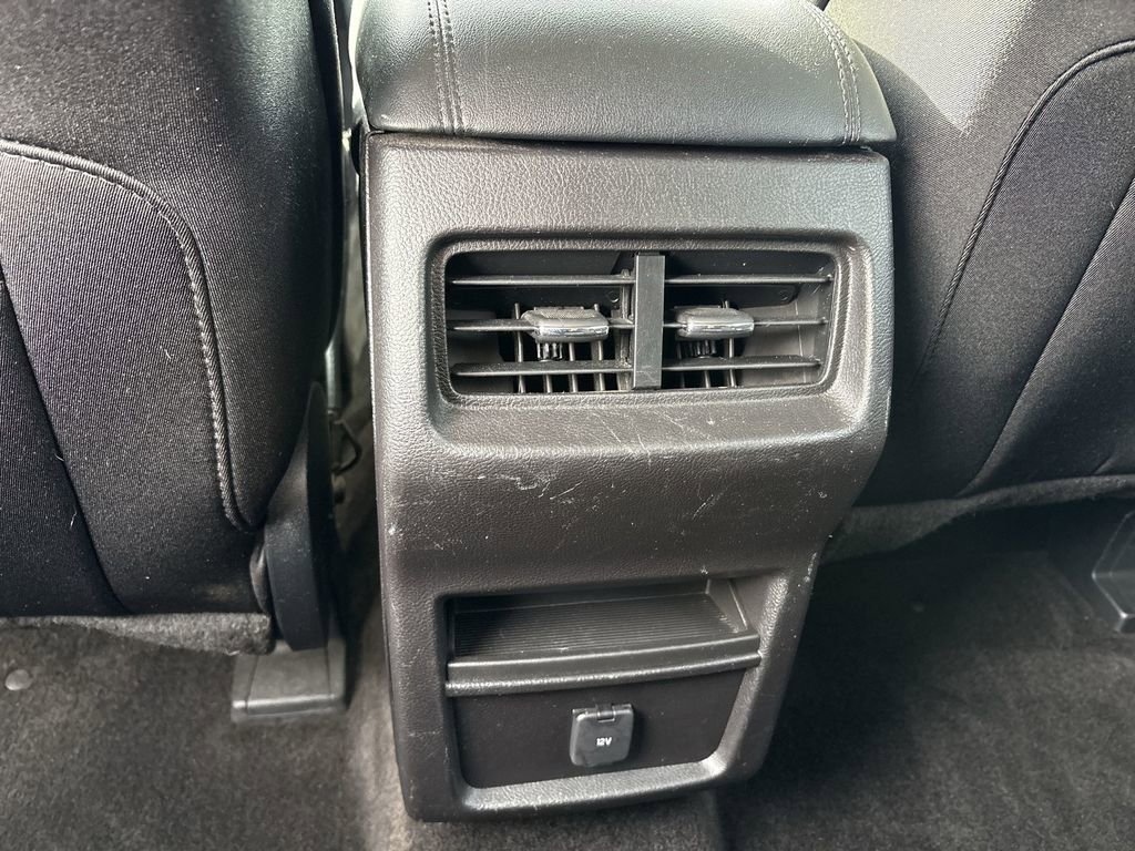 Used 2018 Ford Edge SE image 23