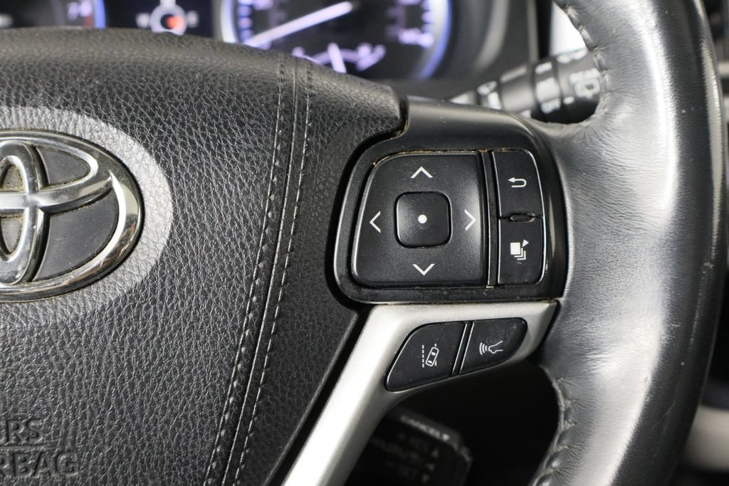 Used 2019 Toyota Highlander XLE AWD/4WD image 11