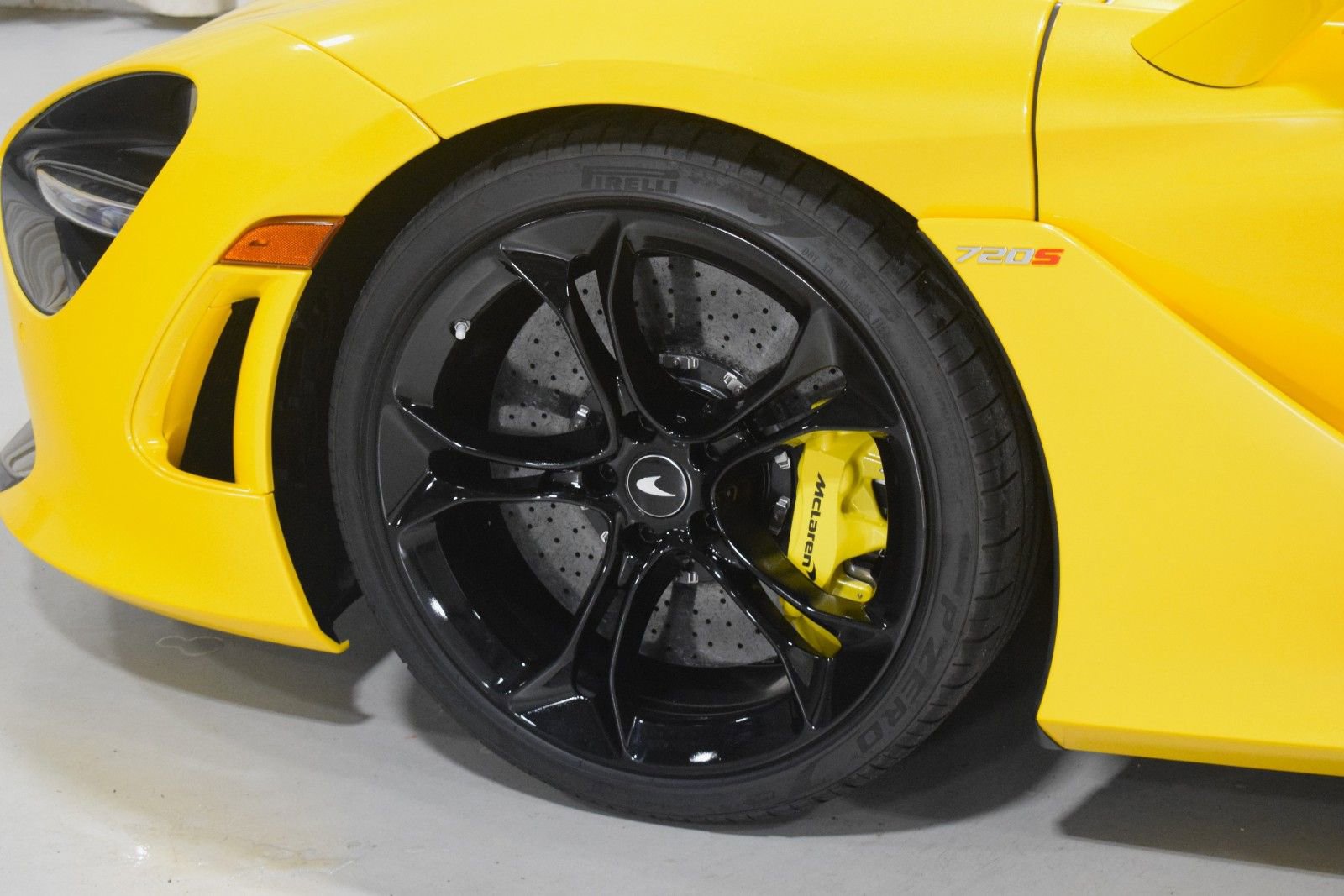 Used 2020 McLaren 720S Performance RWD image 7