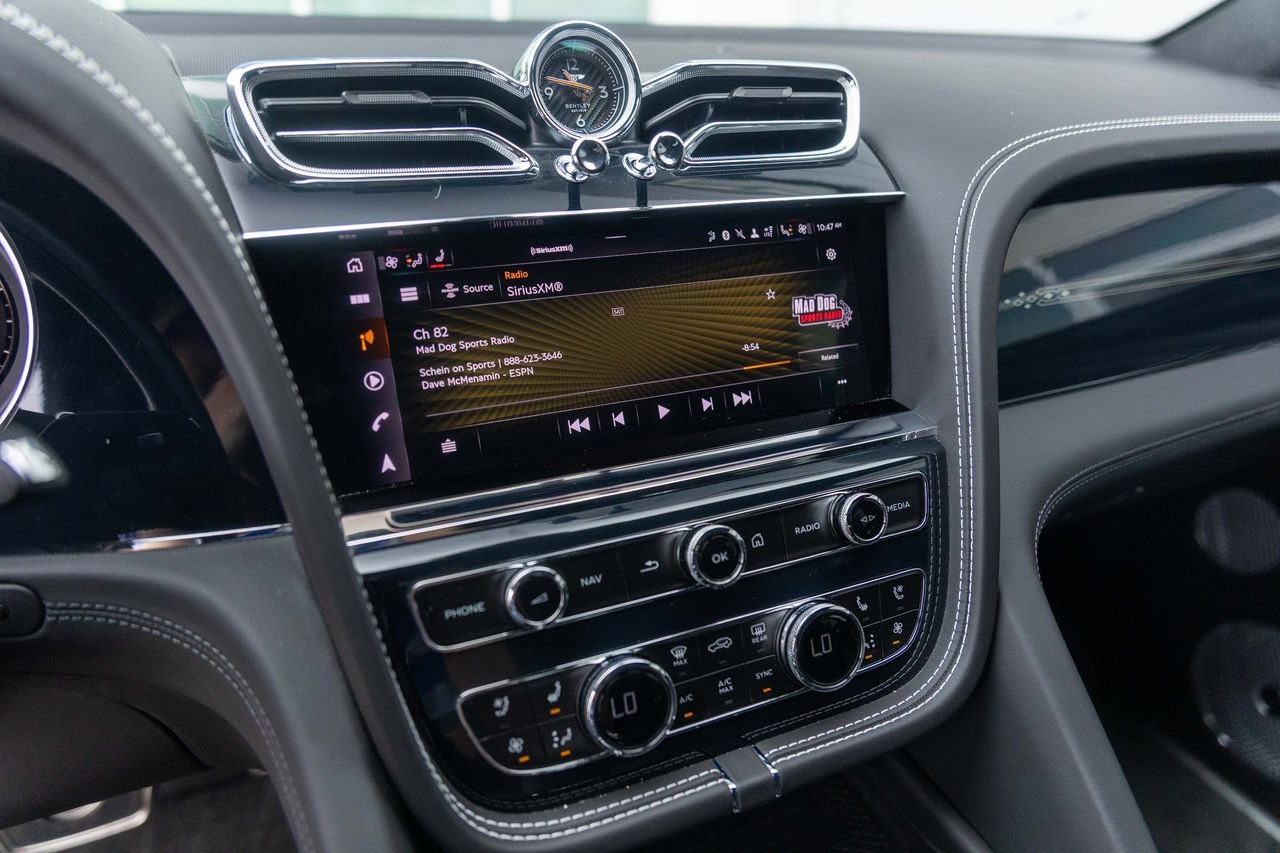 Certified 2024 Bentley Bentayga AWD/4WD image 34