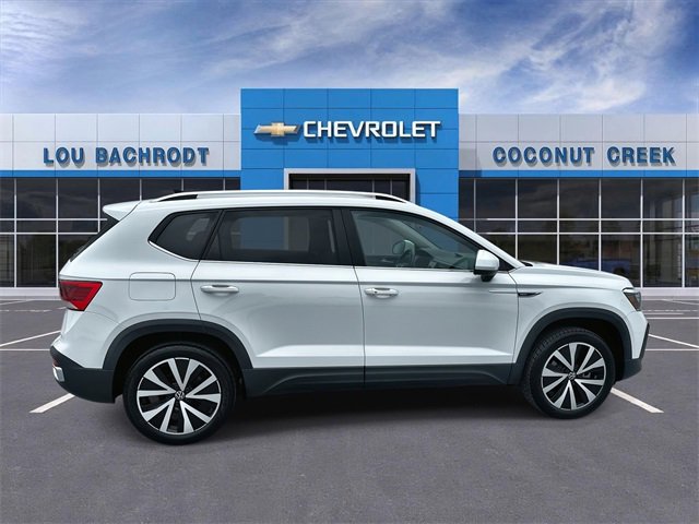 Used 2024 Volkswagen Taos SE image 9