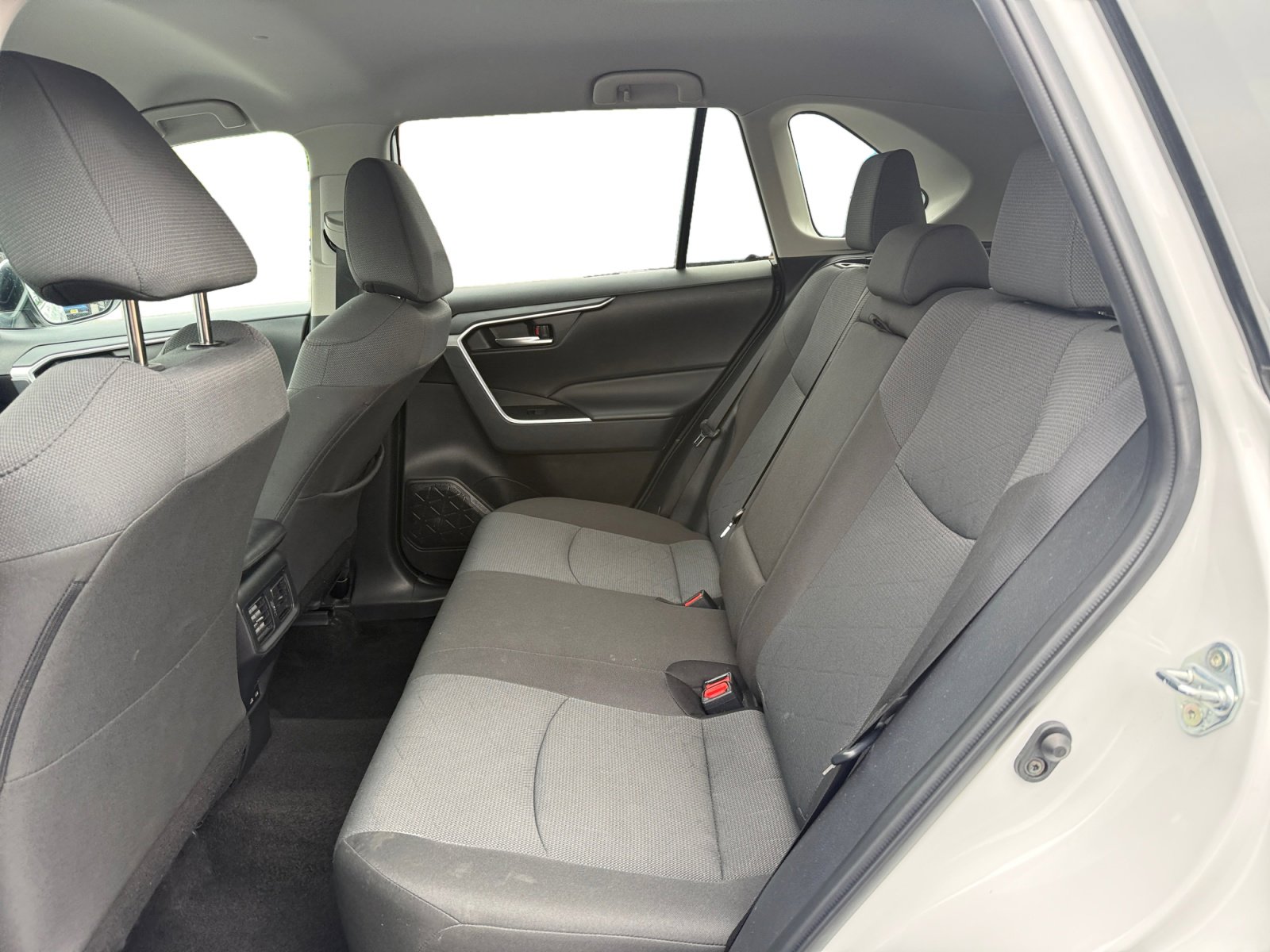 Used 2025 Toyota RAV4 XLE FWD image 16