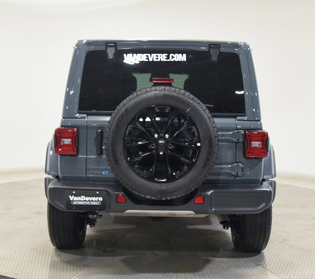 Used 2025 Jeep Wrangler Unlimited Sahara image 11