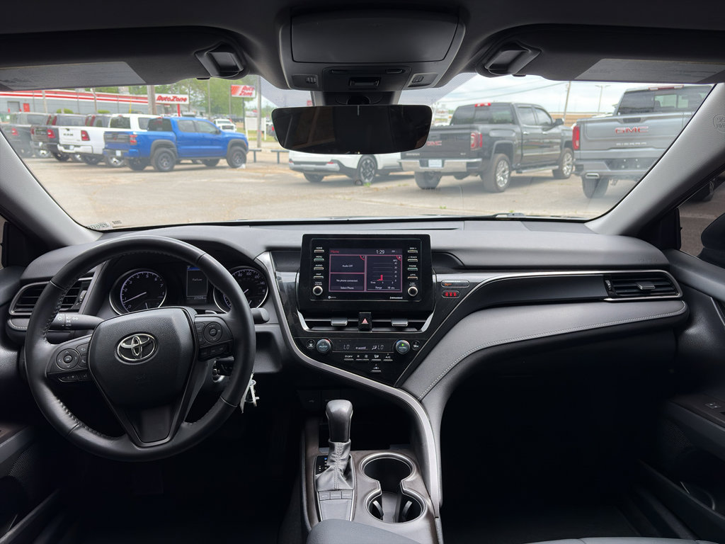 Used 2023 Toyota Camry SE image 10