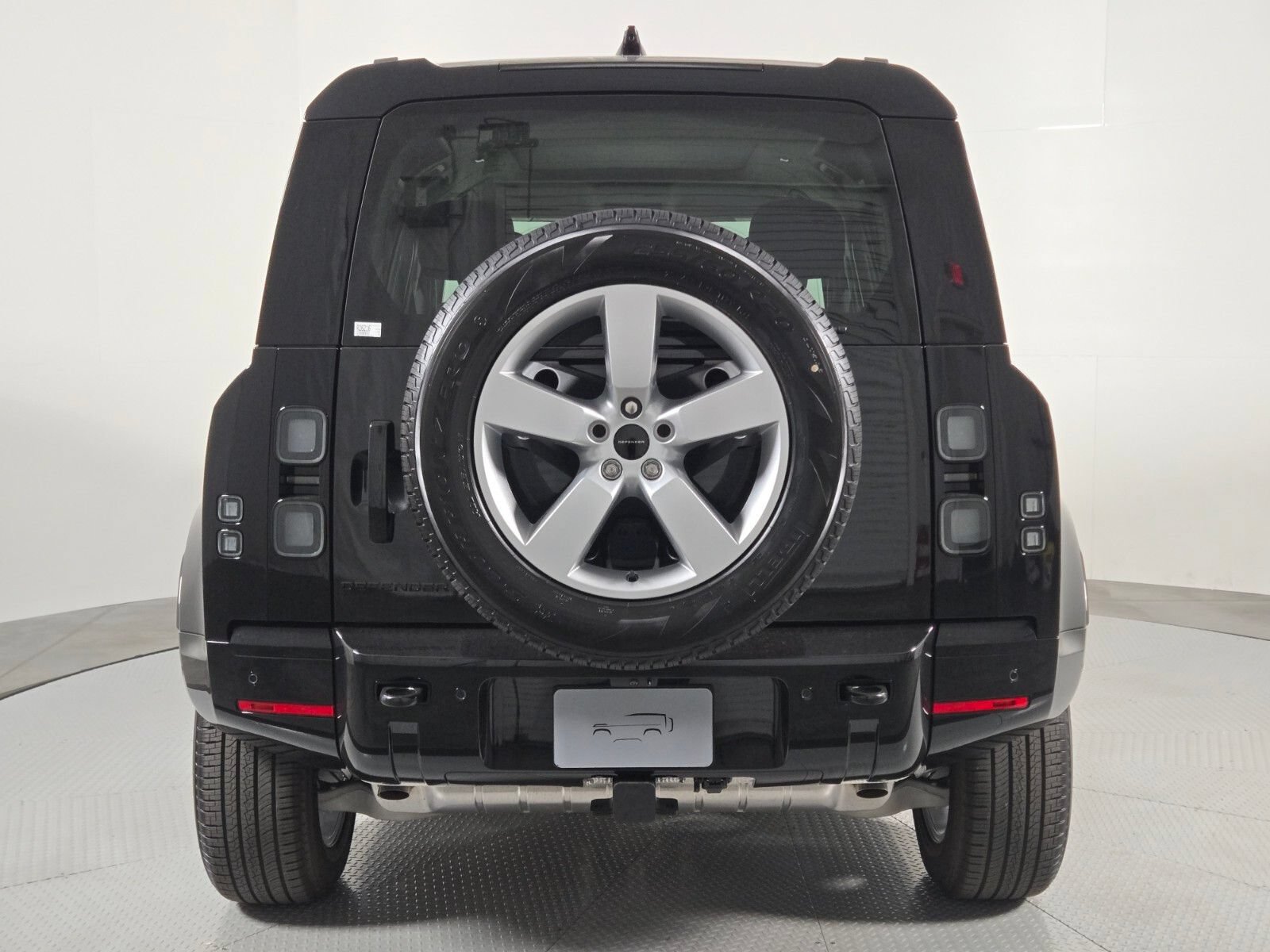 New 2026 Land Rover Defender 110 X AWD/4WD image 7