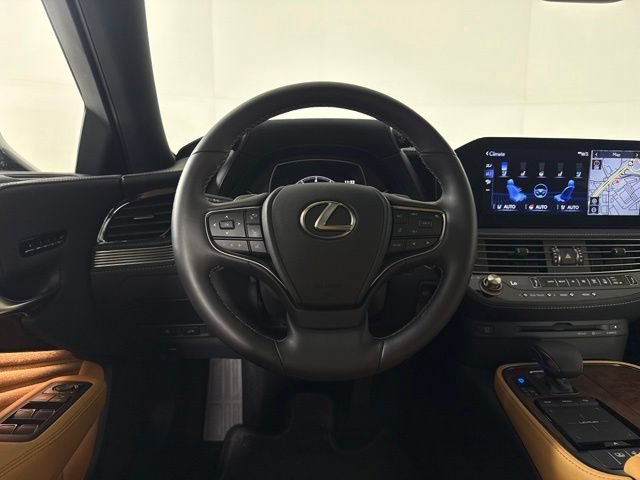 Used 2022 Lexus LS 500 w/ Accessory Package (Z2) RWD image 35