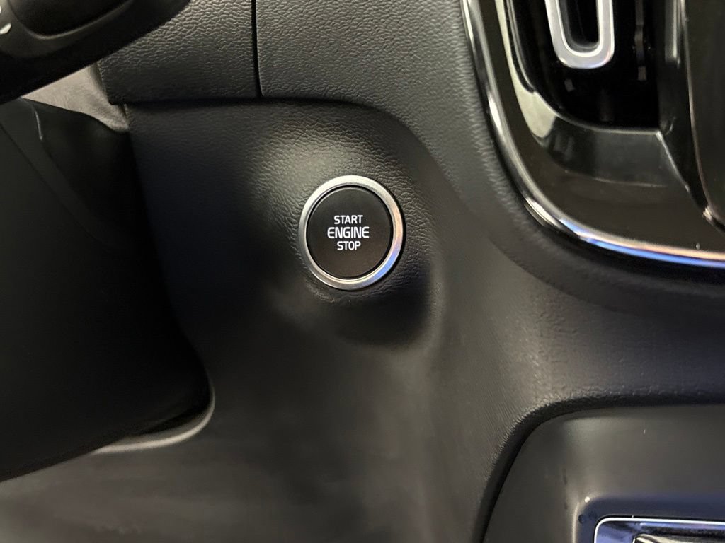 Used 2026 Volvo XC40 B5 Plus AWD/4WD image 33