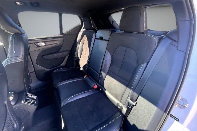 Used 2021 Volvo XC40 T5 R-Design w/ Advanced Package AWD/4WD image 22