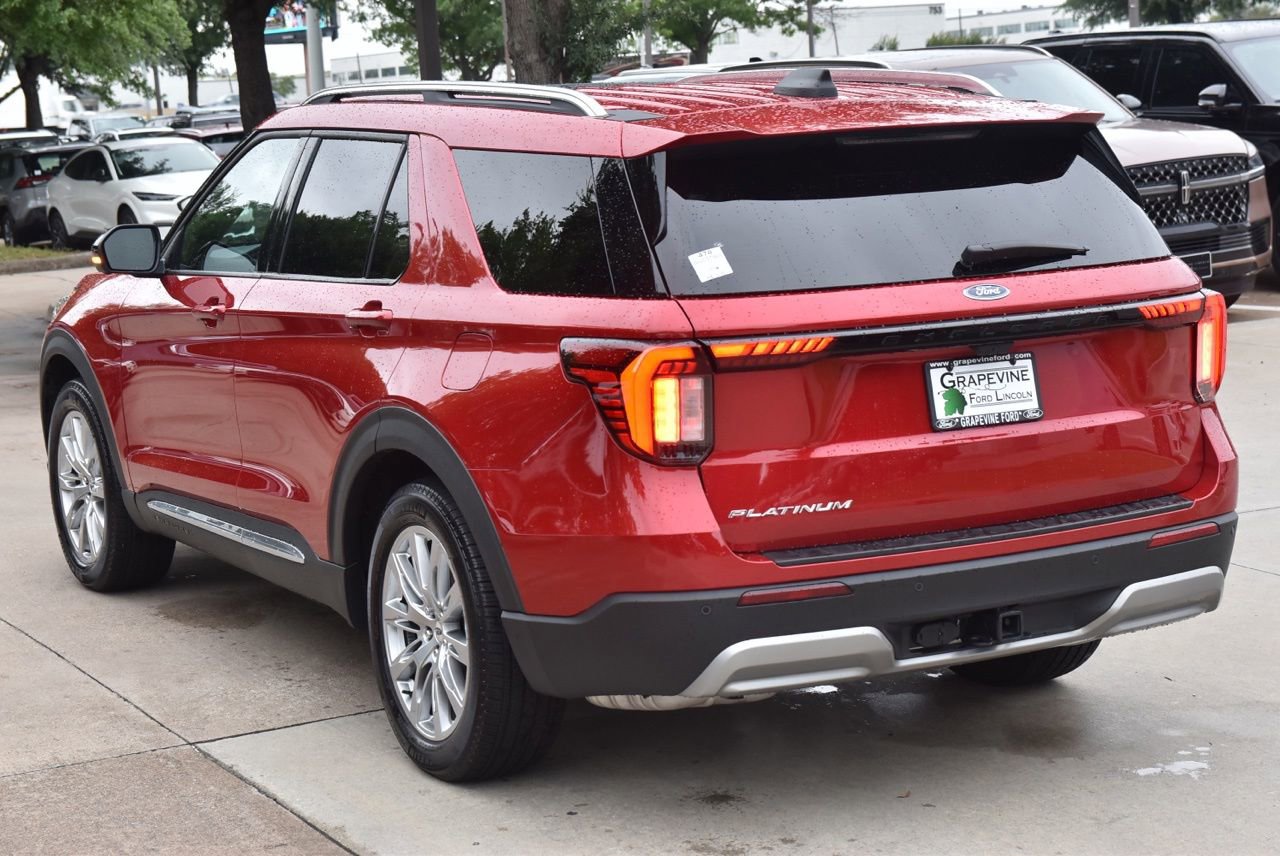 Certified 2025 Ford Explorer Platinum RWD image 10