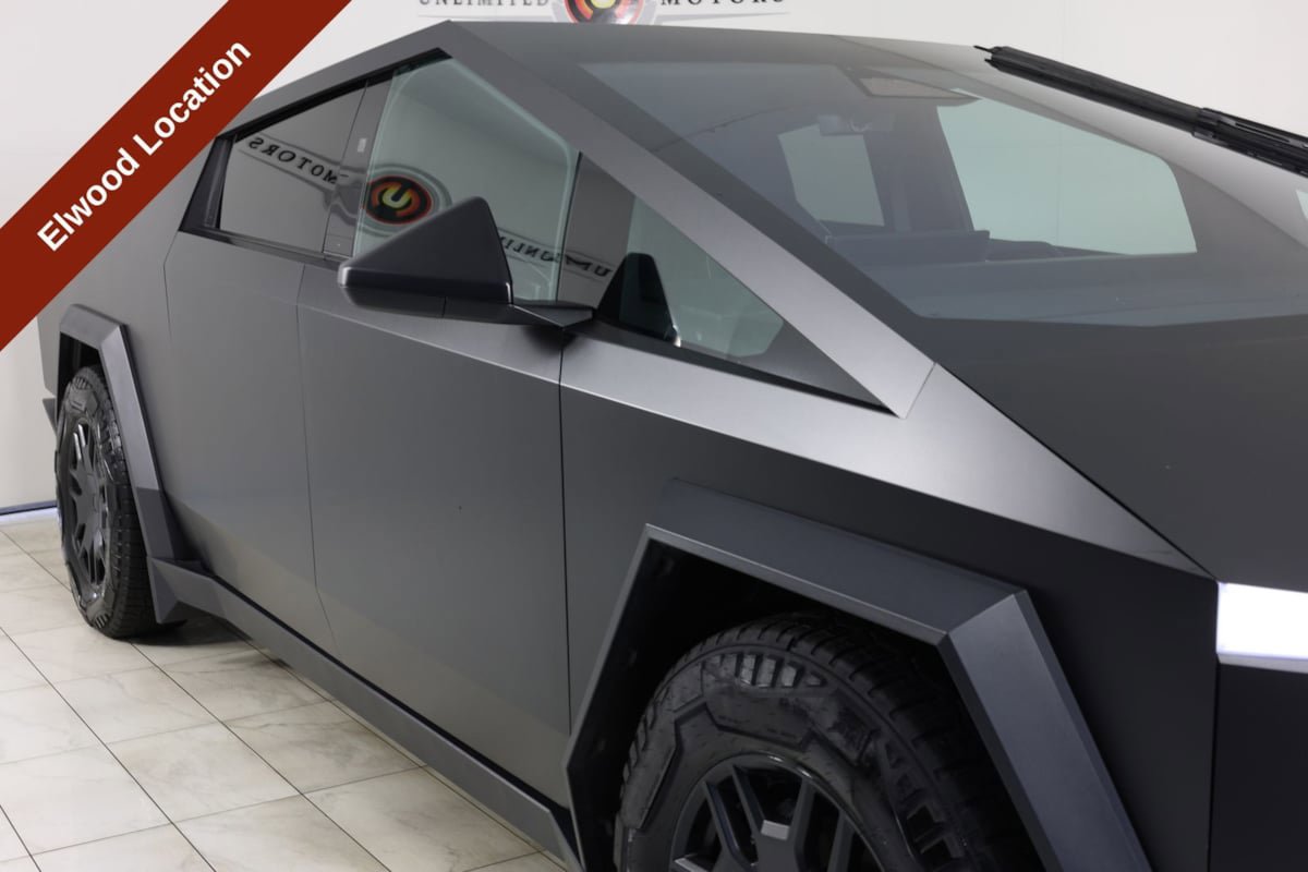 Used 2024 Tesla Cybertruck AWD Crew Cab image 37